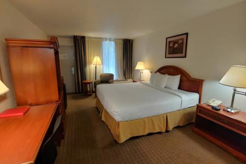 Ramada by Wyndham New Iberia - image 10