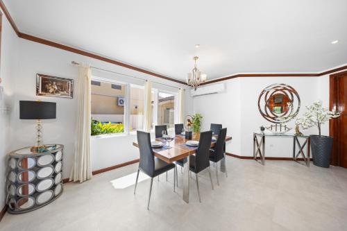 Faciliteter, Private Beach Ocean Front Boat Dock Tiki Bar in Savaneta