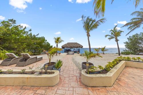 Faciliteter, Private Beach Ocean Front Boat Dock Tiki Bar in Savaneta