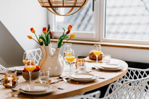 Lake House 10 - 4 Person Lake view apartment! in Súdwest-Fryslân