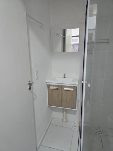 Full studio, TV, washing machine, microwave near Praça Joaquim Lopes Guimarães