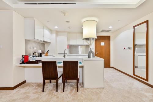 Holistay Kempinski Central Avenue Deluxe Studio with Burj Khalifa View, Dubai (photo 5)