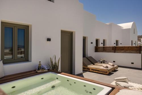 Acro Caldo Suites in أكروتيري