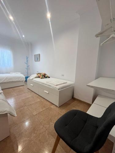 Terraza 120 m2 y paellero - Metro & Aeropuerto in 馬尼塞斯