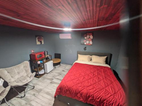 Cozy Peaceful Tiny Cabins Behind Big Bend National Park in Terlingua (Texas)