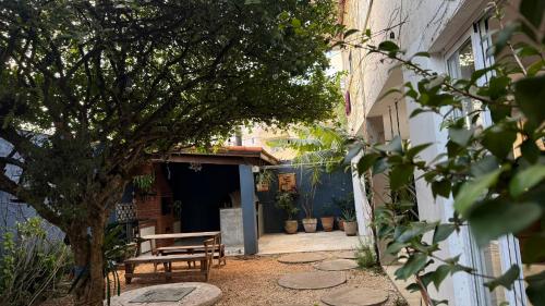Charmosa hospedagem no Jardim Secreto SP in ริโอเปเกโน