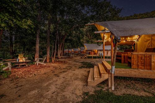 Kilátás, Luxury Glamping Near Gatlinburg and Asheville in Parrottsville (TN)