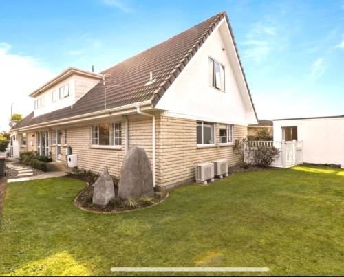 Stylish Family Retreat in Welbourn