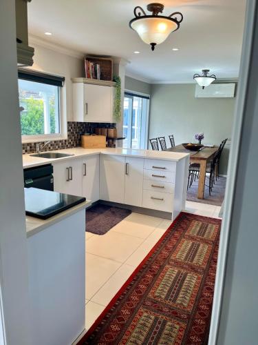 Stylish Family Retreat in Welbourn