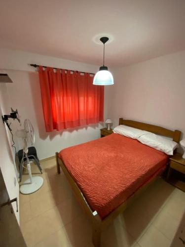 Mar de Ana, Frente al mar, interno a una cuadra del centro