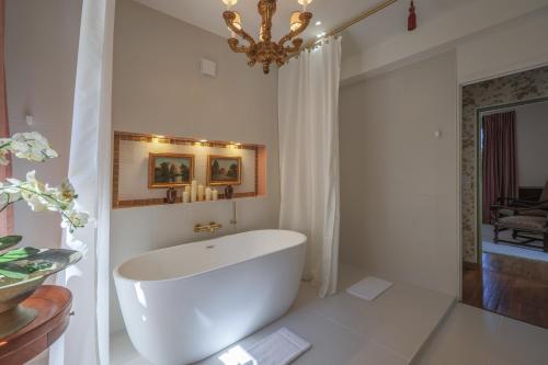 L’orée du bois des rois (L’oree du bois des rois) in อูรี