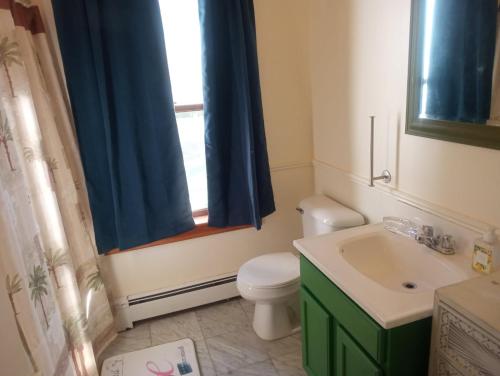 Convenient, Cozy, Mid-Coast Maine Cottage in โธมาสตัน (เอ็มอี)