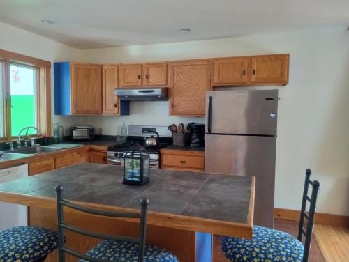 Convenient, Cozy, Mid-Coast Maine Cottage in โธมาสตัน (เอ็มอี)