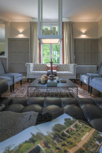 L’orée du bois des rois (L’oree du bois des rois) in อูรี