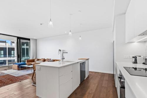 Epsom Apartment Near Cornwall Park by Zodiak Stays - image 2
