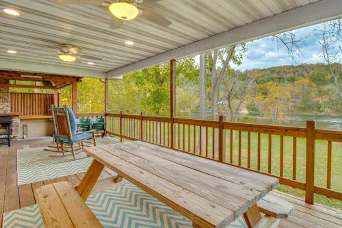TroutFest: Anglers’ Retreat on White River w/ Deck in Kotera (AR)