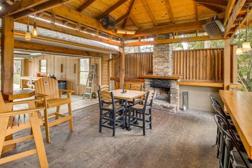 TroutFest: Anglers’ Retreat on White River w/ Deck in Kotera (AR)