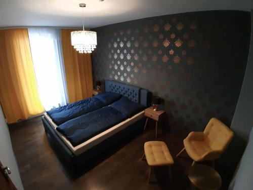 1 queen bed, 1 sofa bed