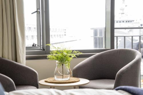 King Size Studio With Water View Walk To The City - image 2