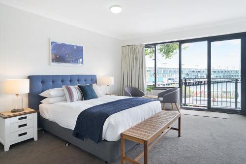 King Size Studio With Water View Walk To The City - image 7