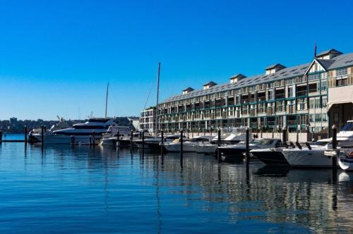King Size Studio With Water View Walk To The City - image 12