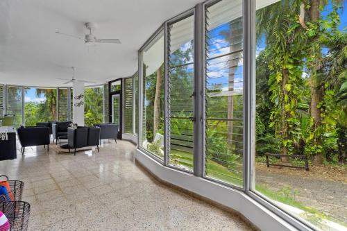 Unique Rainforest Villa, Pool Modern Comforts in Rio Grande