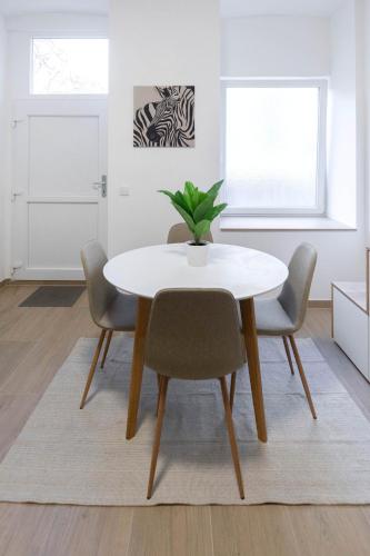 Stylish Design-Apartment - image 13