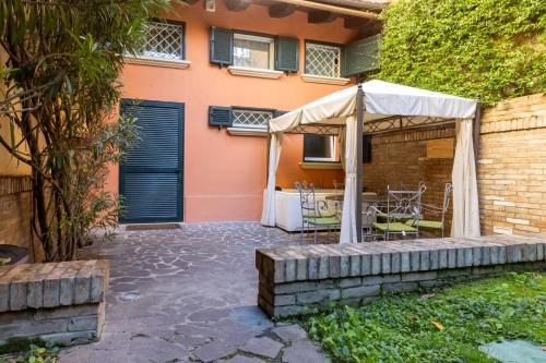 BolognaRoomscom- Isaia Garden Private Garden Spa Bath in Saragozza