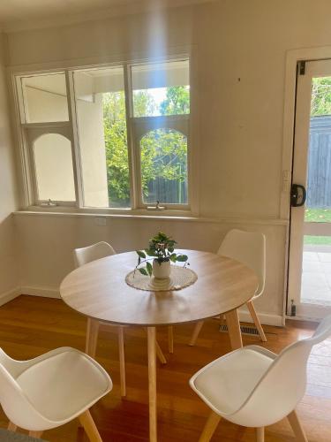 Comfy & Budget-Friendly Home in Balwyn - Quiet & Close to Melbourne CBD in Balwyn