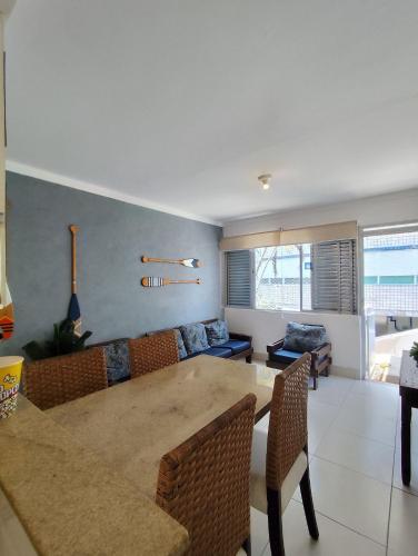 Kitchen, 5E - Pe na Areia da Praia do Tombo, 2 Quartos, Ar Cond, 2 WC, 1 vaga e Roupas de Cama near Moela Island