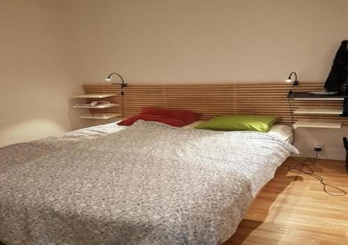 Mysigt Privatrum i lugnt område Tillgång till kök & badrum3min from Stockholm city – khách sạn tại Hagalund