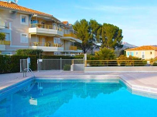 Facilities, Golf Valescure - Saint Raphael near Restaurant Cote Pinede