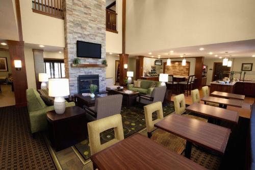 Staybridge Suites Irving Las Colinas - 공용 라운지/TV 시청 구역