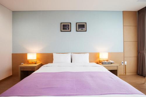 soba za goste, You us Hotel near Jungmun Saekdal Beach
