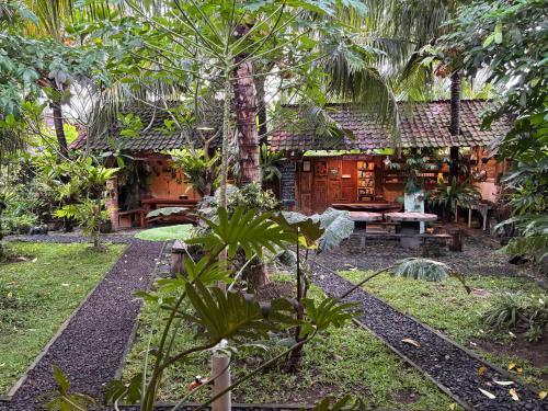 Teluk Biru Homestay in มันจาร์