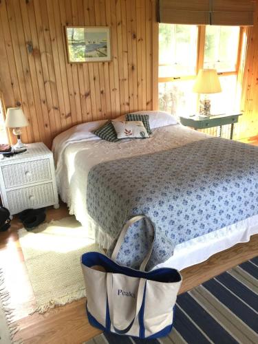 Charming Cottage Rental with Breathtaking Ocean Views on Peaks Island, Maine in Peaks Island (ME)