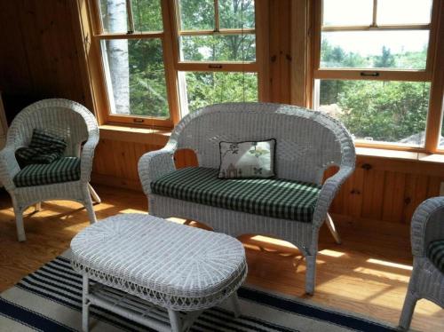 Seadmed, Charming Cottage Rental with Breathtaking Ocean Views on Peaks Island, Maine in Peaks Island (ME)