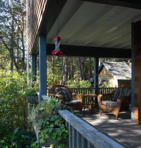 Rõdu/terrass, Charming Cottage Rental with Breathtaking Ocean Views on Peaks Island, Maine in Peaks Island (ME)