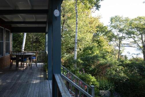 Rõdu/terrass, Charming Cottage Rental with Breathtaking Ocean Views on Peaks Island, Maine in Peaks Island (ME)