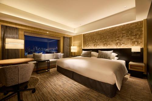 Newly Renovated - Comfort Superior King Room- Non-Smoking