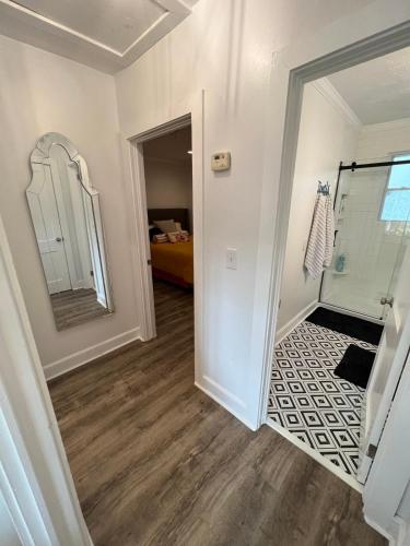 Mid-Century Modern Woodstock, GA in 伍德斯托克