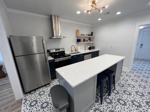 Mid-Century Modern Woodstock, GA in وودستوك