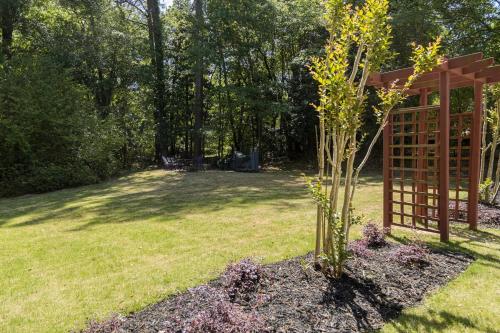 Mid-Century Modern Woodstock, GA in 伍德斯托克