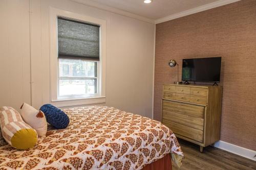 Mid-Century Modern Woodstock, GA in 伍德斯托克