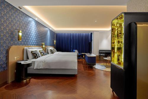 room detail thumbnail 1