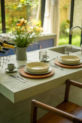 設施, Romantic Mirror-Clad Tiny with Private Hot Tub in 崔斯佩斯