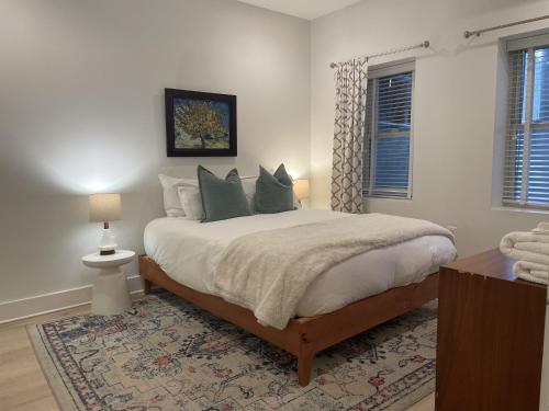 Luxe Townhouse Flat in Hip Neighborhood, Near Metro in Washington, USA
