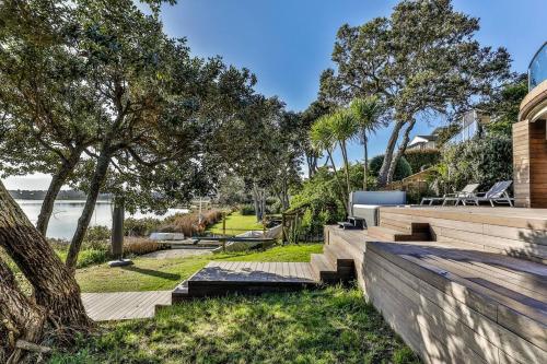 Bayswater Waterfront Paradise by Bespoke Stays - image 3
