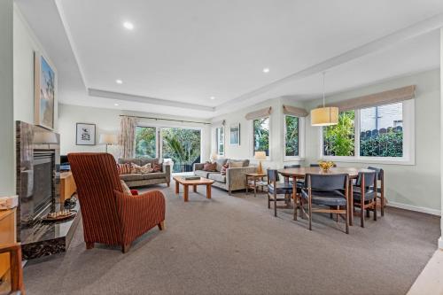 Coastal Oasis by Bespoke Stays - image 3