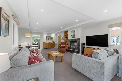 Coastal Oasis by Bespoke Stays - image 5